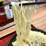 Hachiban Ramen - めん、リフト！