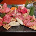 焼肉 味道園 - 人気希少部位5種盛り 2530円
            サーロイン、トモサンカク、カイノミ、カメノコ、中落ちカルビ