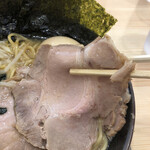 熟成豚骨ラーメン そだし - 特製豚骨ラーメン麺中盛り 豚肩ロースチャーシュー