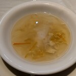 Seiyou Nikuryouri Oka - チキンスープのアップ
                洋風のダシで醤油味のスープだった。