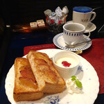 喫茶 水鯨 - モーニングセットＣ（シナモンシュガーアップルトースト・ヨーグルト・ドリンク）