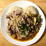 吉田カレー  - 松坂ポークキーマカレー・ごまだれ豚しゃぶ・キャベ塩昆布