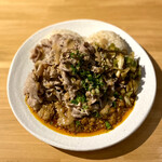 吉田カレー  - 松坂ポークキーマカレー・ごまだれ豚しゃぶ・キャベ塩昆布