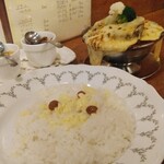 トマト - ビーフタンカレー　季節の野菜とチーズ
