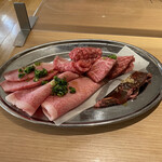 和牛放題の殿堂 秋葉原 肉屋横丁 焼肉 - 