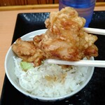 こがね製麺所 - キャベツ敷いてのご飯