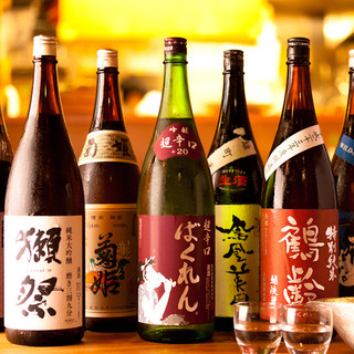 We are particular about Japanese sake, and serve famous sake from all over the country in our proud tin sake bottles...