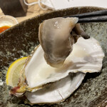 馳走屋 巣庵 - 生牡蠣アップ