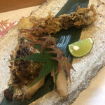 Mugitano Kappou Karatsu - 手前が和歌山の白甘鯛の炭火焼き。奥が気仙沼の松茸フライ。これはもうね、悶絶する美味さ