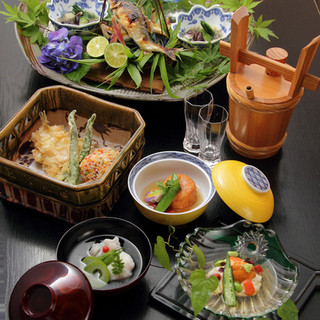 A colorful kaiseki course that will delight your eyes, tongue, and heart starting from 8,000 yen