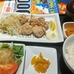 笑笑 - 唐揚げ定食ドリンク２杯付で1000円
