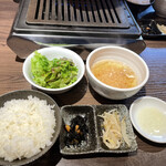 黒毛和牛焼肉 白か黒 - 