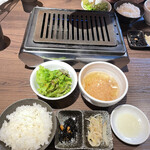 黒毛和牛焼肉 白か黒 - 