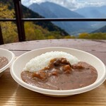 岳沢小屋 - ビーフカレー1000円