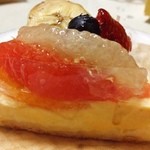 Keju - 季節フルーツのっけ☆

ここ最近の売れ筋らしいです！(๑´ڡ`๑)