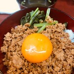 Nihonshu Kaisen Izakaya Aiu Xonchu- - シメのご飯！鶏そぼろ丼(たまごトッピング)