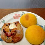 パン工房ゆがふ - 料理写真:ベリー＆クリームチーズとにんじんまる