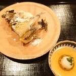 津の守坂 小柴 - 目光、天然舞茸、鱧の皮に淡雪塩添え