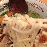 道元 - 台湾汁そば、麺のアップ♪