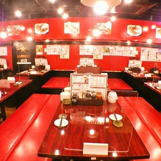 少人数～大人数までお楽しみ頂ける各テーブル席