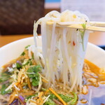 Nha VietNam premier ginza - コシのある、つるつる麺。圧力を掛けてところてんのように押し出す、ブンならではの魅力である