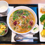 Nha VietNam premier ginza - プチヴェトナムランチ（￥1350）。デザートは小豆入りタピオカミルク、ほっとする味です