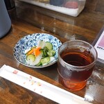 おおもり - お新香と麦茶