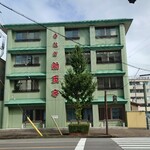 新玉亭 - 店舗外観　4階建ての建物