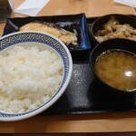 Yoshinoya - 豚鮭定食（602円）