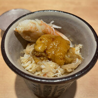 鮨 こしかわ - 茶碗蒸しを半分食べたら毛蟹、ウニを投入。半分残した茶碗蒸しと豪快に混ぜて味変。カニの味もウニの味もしっかり味わええる贅沢な一品