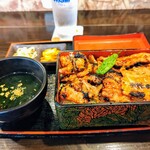 Guramarasu Mito - 旨辛豚ホルモンミックス重定食1150円 旨辛豚 ホルモンミックス キムチ もやしナムル スープ