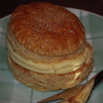 クラブハリエ - パイバーガー・キャラメルバナナ(420円)・・※自宅にて