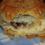 クラブハリエ - 小豆、カスタード、生クリームが贅沢にサンド！