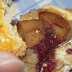 クラブハリエ - 割ってみました・・栗が贅沢にIN！