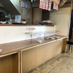 おふくろ亭 - 残り少ないおかず達
      2021/10/10
      ホル鍋 ニンニク 400円
      揚げだしなす 100円
      フライ3品 100円 コロッケ、チクワ、黒はんぺん