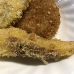 おふくろ亭 - 2021/10/10
      ホル鍋 ニンニク 400円
      揚げだしなす 100円
      フライ3品 100円 コロッケ、チクワ、黒はんぺん