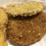 おふくろ亭 - 2021/10/10
      ホル鍋 ニンニク 400円
      揚げだしなす 100円
      フライ3品 100円 コロッケ、チクワ、黒はんぺん