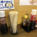 おふくろ亭 - 内観
      2021/10/10
      ホル鍋 ニンニク 400円
      揚げだしなす 100円
      フライ3品 100円 コロッケ、チクワ、黒はんぺん