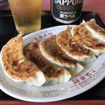 上海菜館 - 餃子と瓶ビール
