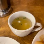 南海飯店 - かたい焼ソバのスープ