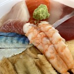築地 魚一 - 海鮮丼 接写。