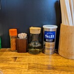 煮干し中華そば 一剣 - 卓上