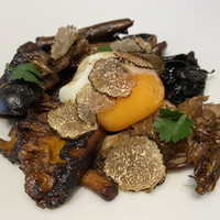 アーティショー - ブータンノワールのパテ、温玉、天然キノコ