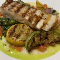 アーティショー - マナガツオのソテー。トマトとバジルのソース