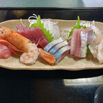 Shokujidokoro Kakuren - 左から、鮪、ボタン海老、鰹、〆鯖、鯵、鯛