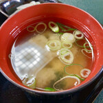 Shokujidokoro Kakuren - 葱とワカメの味噌汁