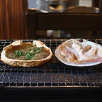 Sumibiyaki Sakaba Yocchan - 蟹味噌甲羅焼き、活きほっき貝オンザガスコンロ