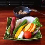 Sumibiyaki Sakaba Yocchan - 湘南野菜の盛合せ 自家製肉味噌付