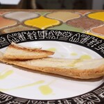 トリワイン ＰＩＫＯＳＨＨＨＵ - フォカッチャのヘタ