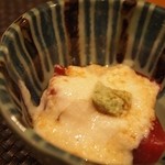 付き出しはマグロの山掛け